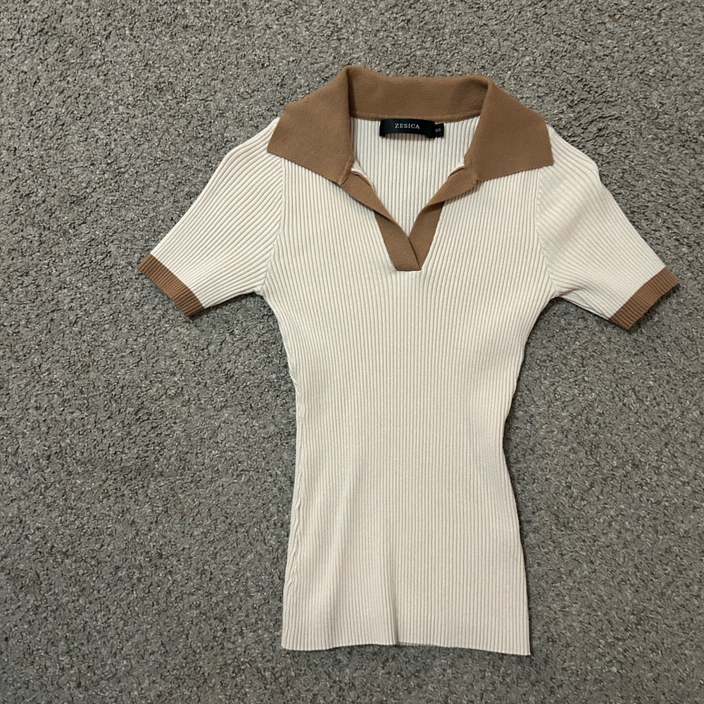 ZESICA Ribbed Knit Collared Top – Cream & Brown – Size Small
